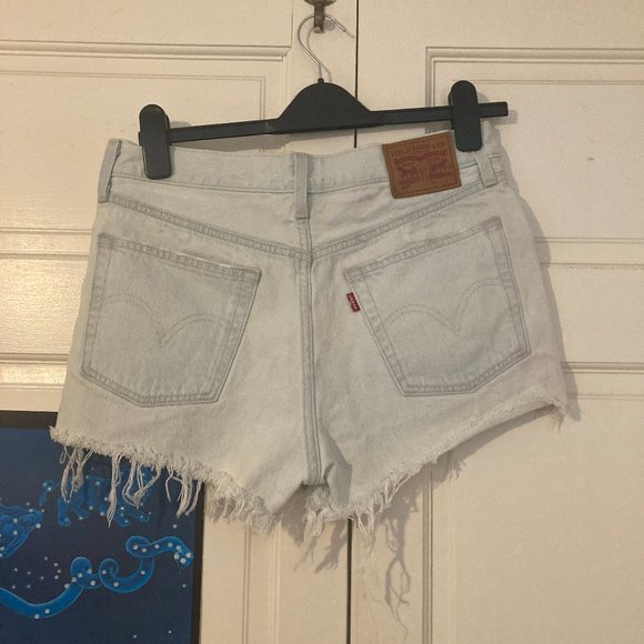 High Waist Button Fly Levi's Cutoffs - Light Wash - W28 - Picture 2 of 7